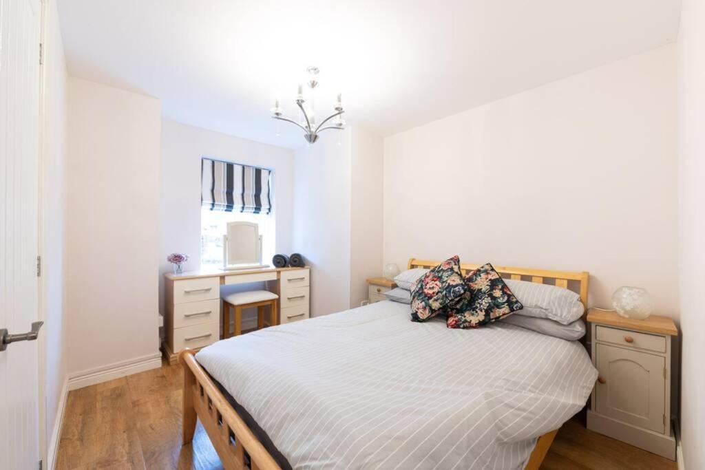 Burlington Place, Shrewsbury. 2 Bedroom, Private Parking, 5 Minutes From Town Bagian luar foto