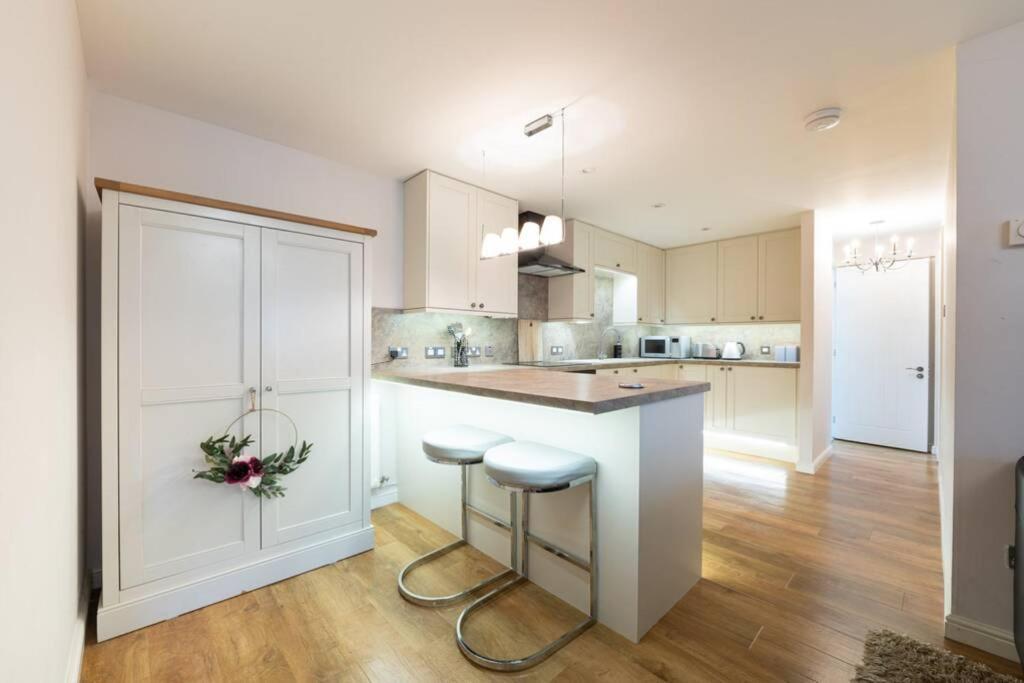 Burlington Place, Shrewsbury. 2 Bedroom, Private Parking, 5 Minutes From Town Bagian luar foto